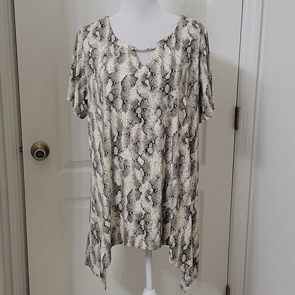 Above and Beyond White/Grey Floaty Short Sleeve Sz 2x - Picture 1 of 12